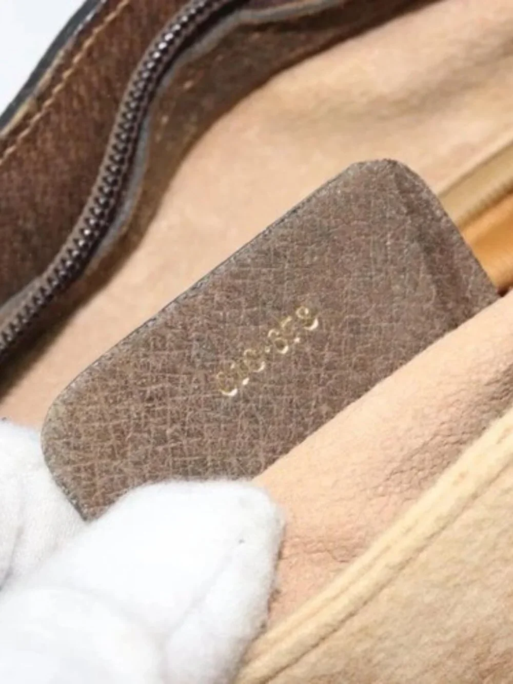 Gucci brand	gucci color	beige